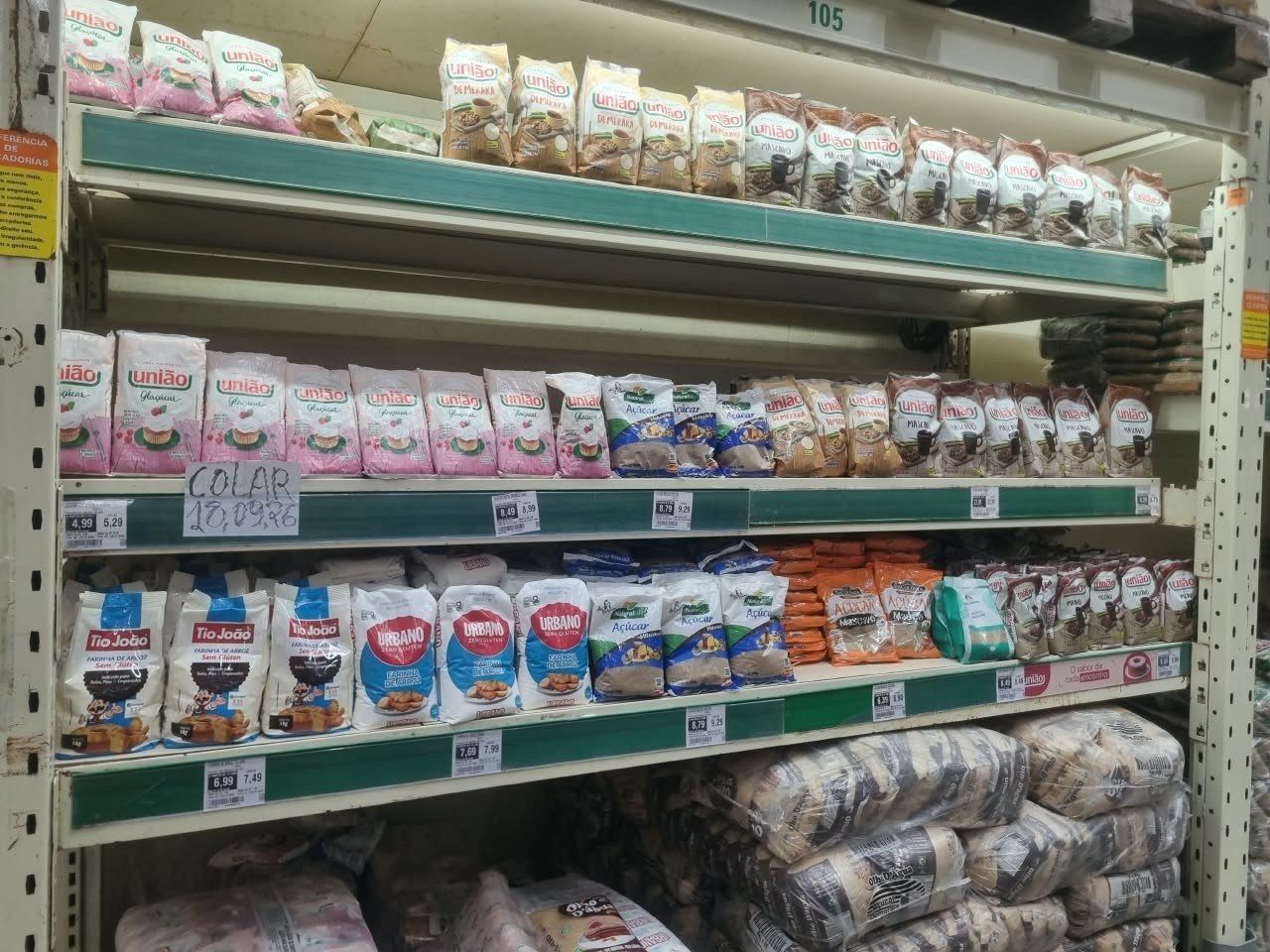 Tio João exposto na faixa de arroz e açúcar, com reposição a partir do piso. Grande Fortaleza.